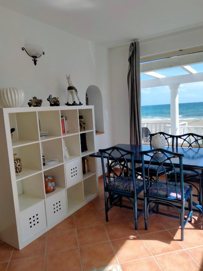 Villa Clementina Lido Di Fondi Exteriör bild